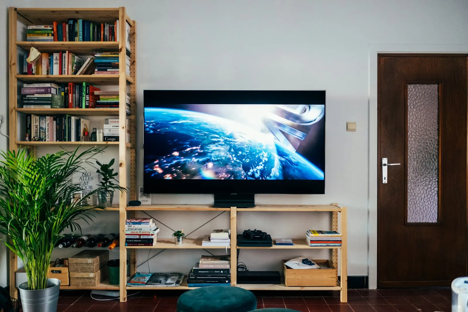 The Smart TV in Your Living Room Is an Exit Node for AI's Data Hunger